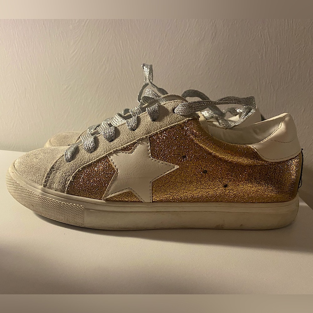 Cool Sneakers 🔥